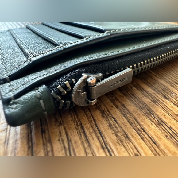 Coach embossed leather zip wallet - Picture 3 of 4